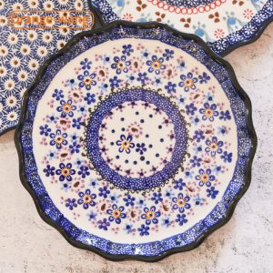 Assiette en porcelaine peinte sous glaçure, 21,5 cm — Art de la table