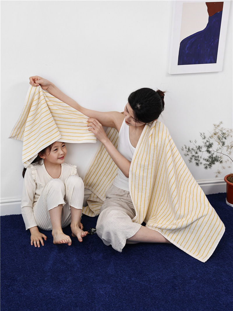 Serviettes en coton longues fibres, motifs jacquard — Linge de maison Serviettes en coton longues fibres, motifs jacquard — Linge de maison