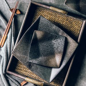 Assiette compartimentée japonaise, neuf cases — Art de la table