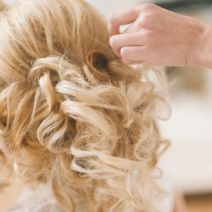 Chignon ou coiffure d’événement à domicile
