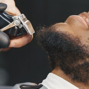 Taille de barbe et rasage traditionnel à domicile